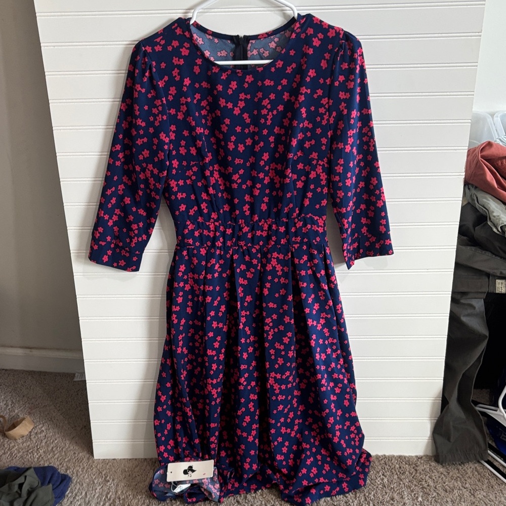 Chic Floral Midi Dress in Navy and Pink - Picture 5 of 5